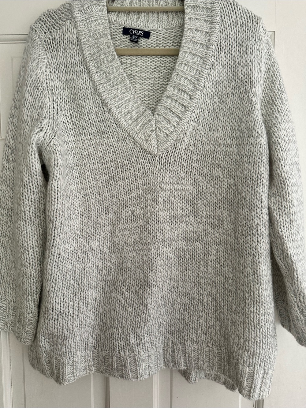Chaps Women's Cream V-Neck Chunky Knit Sweater cream gray silver . Xl